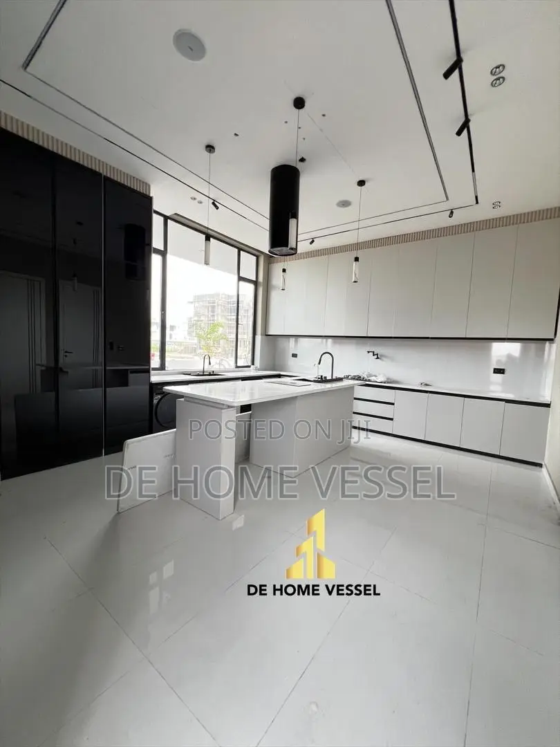 6bdrm Duplex in Osapa london for sale in Osapa london