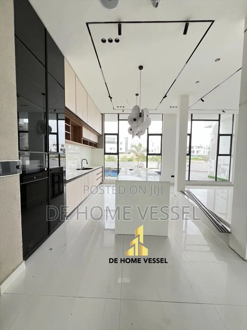 6bdrm Duplex in Osapa london for sale in Osapa london
