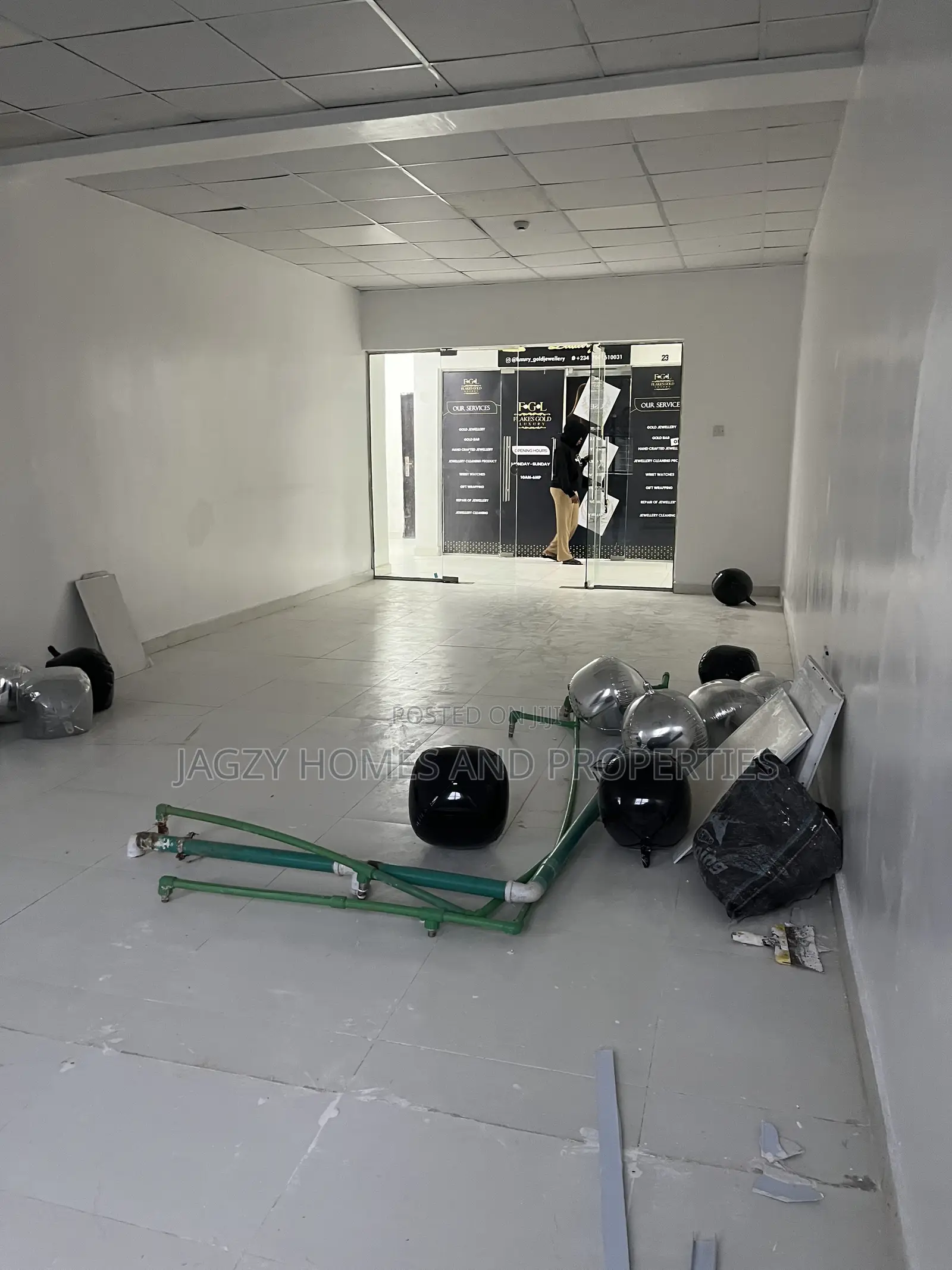 Available Shop for Rent in Lekki Phase 1