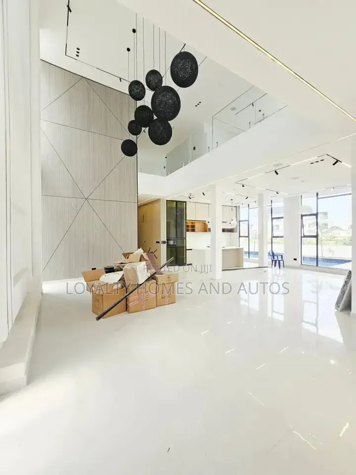 5bdrm House in Osapa london for sale in Osapa london