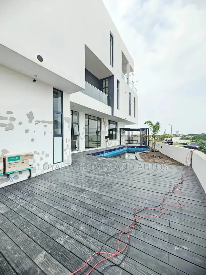 5bdrm House in Osapa london for sale in Osapa london