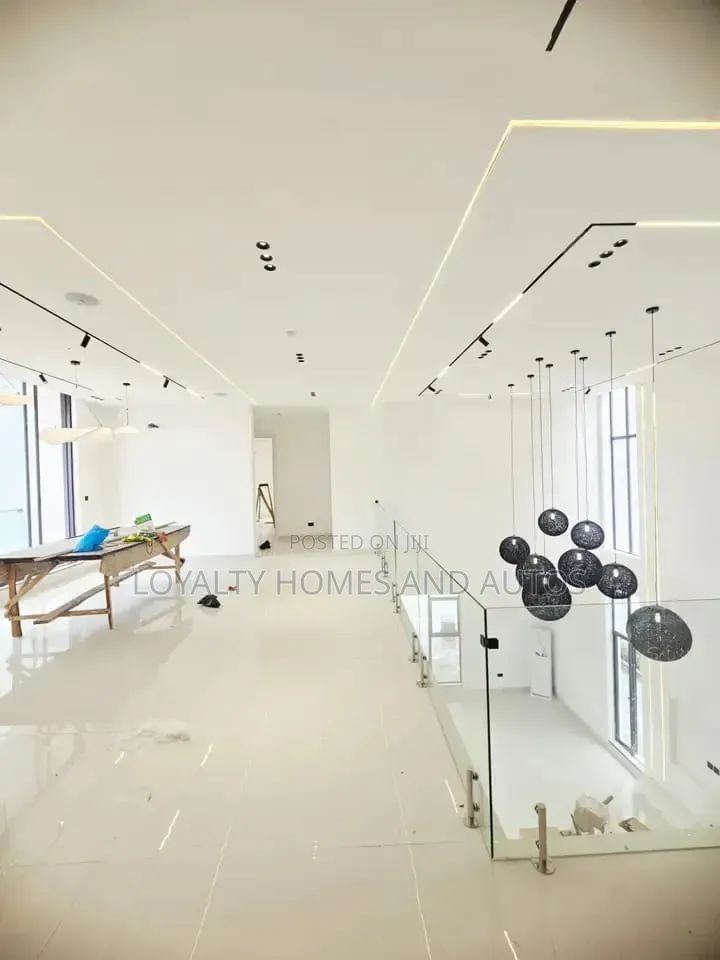 5bdrm House in Osapa london for sale in Osapa london
