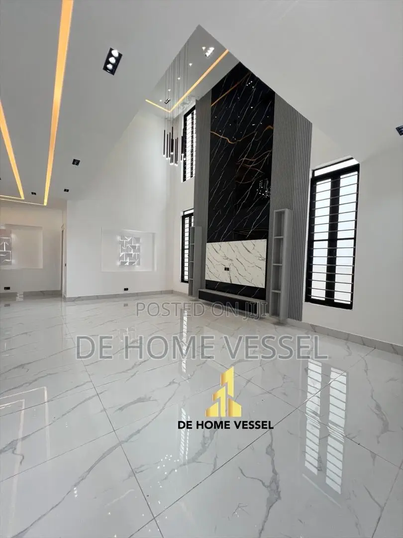 5bdrm Duplex in Chevron for sale in Chevron