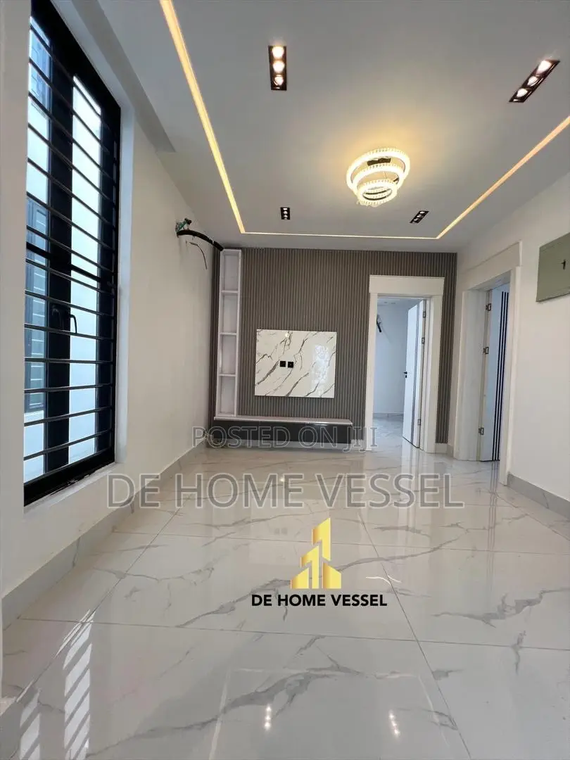 5bdrm Duplex in Chevron for sale in Chevron