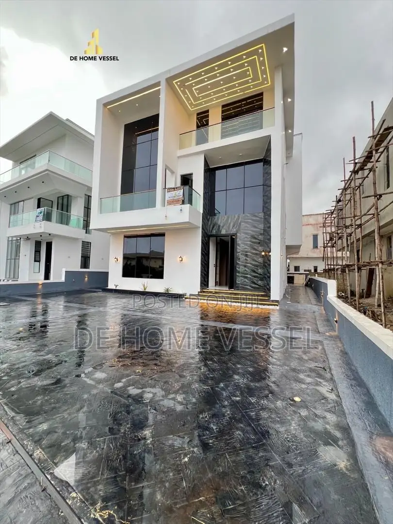 5bdrm Duplex in Ikota for sale in Ikota