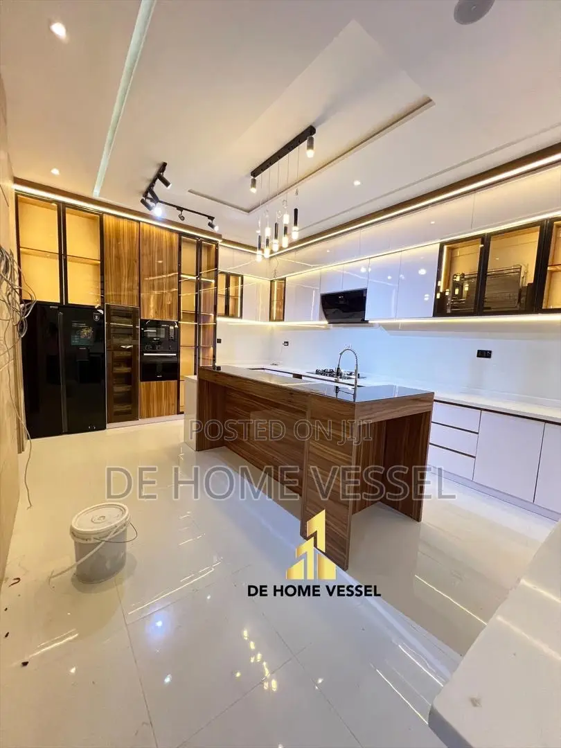 5bdrm Duplex in Ikota for sale in Ikota