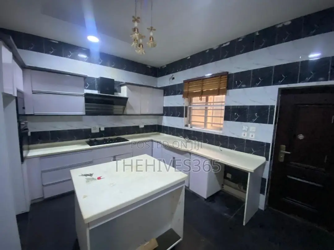 4bdrm Townhouse/Terrace in Coleman Nwafor, Lagos Island / Lagos Island in Lagos Island / Lagos Island