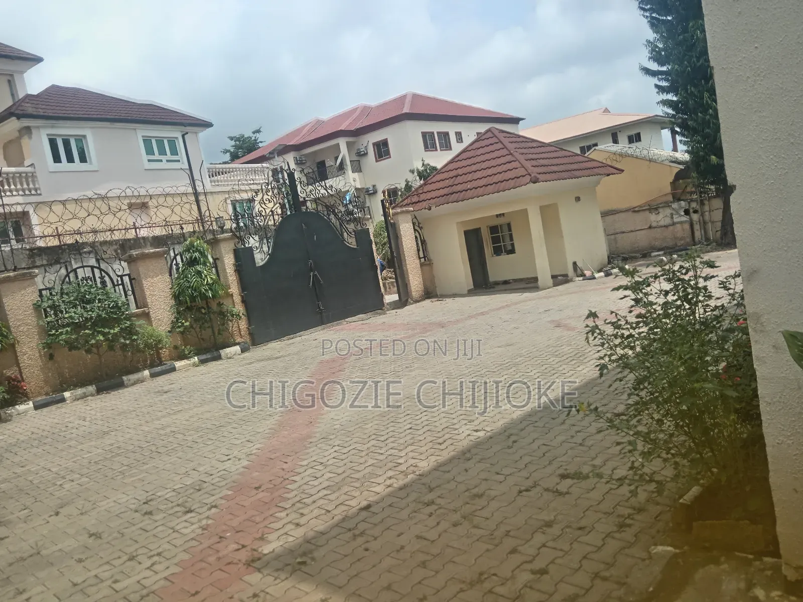 3bdrm Block of Flats in Private Apartment, Utako for rent in Utako