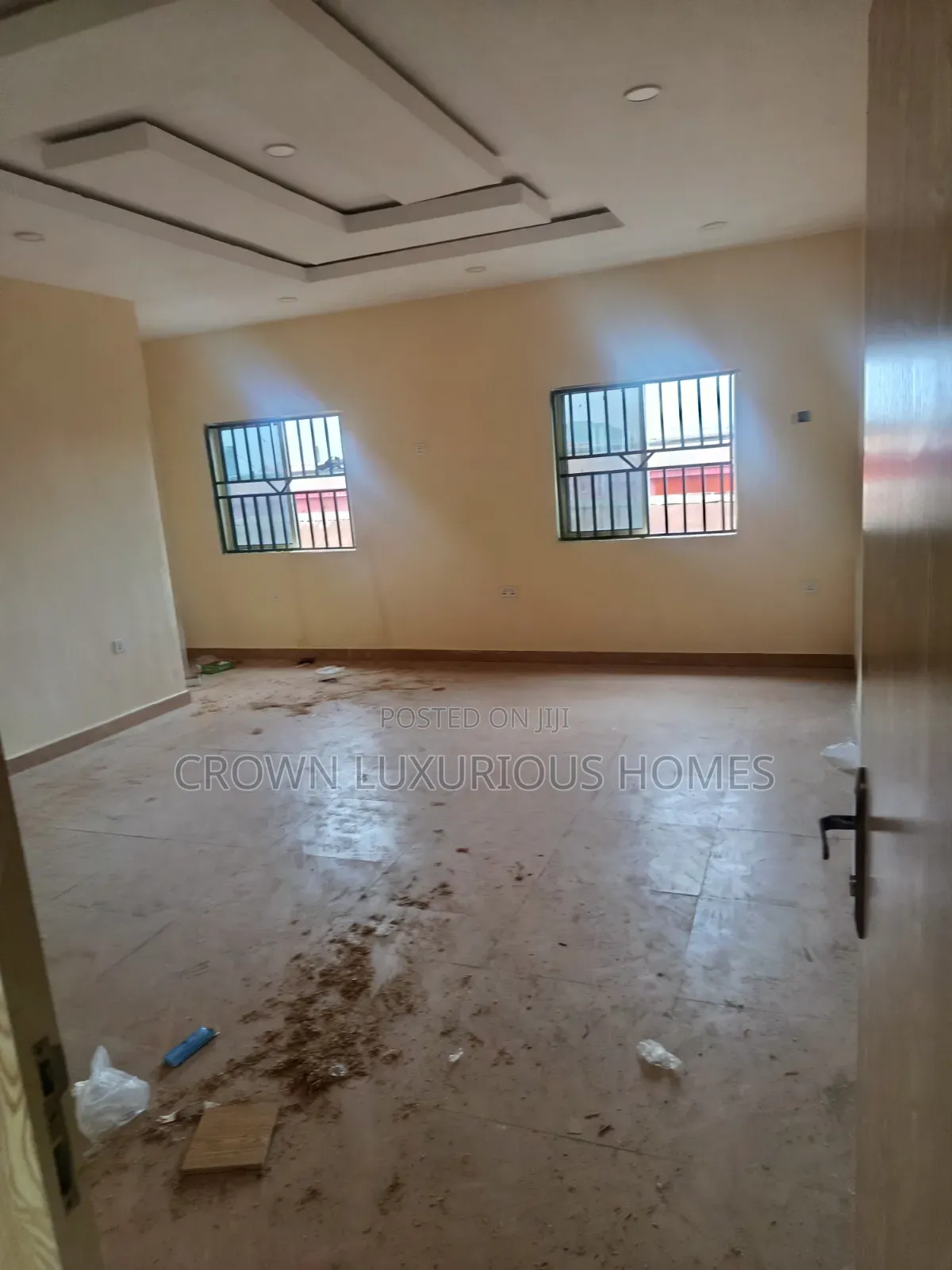 Commercial Open Space TO LET in Apata