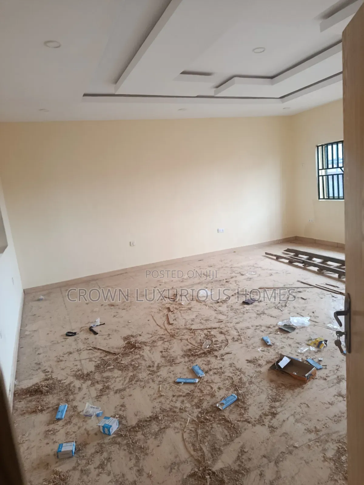 Commercial Open Space TO LET in Apata