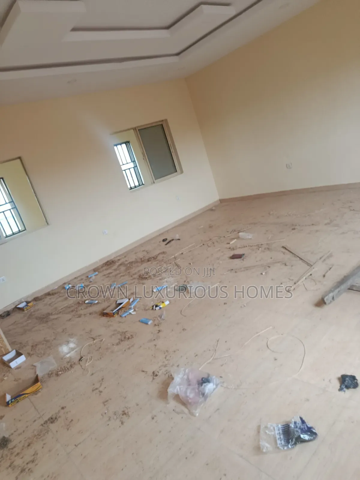 Commercial Open Space TO LET in Apata