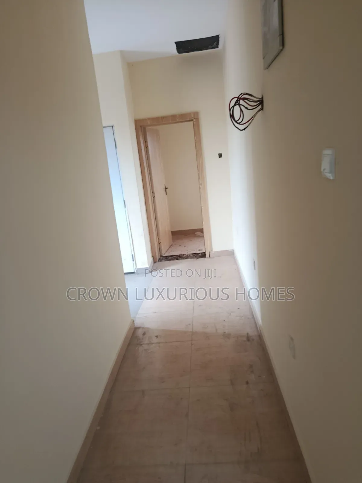 Commercial Open Space TO LET in Apata