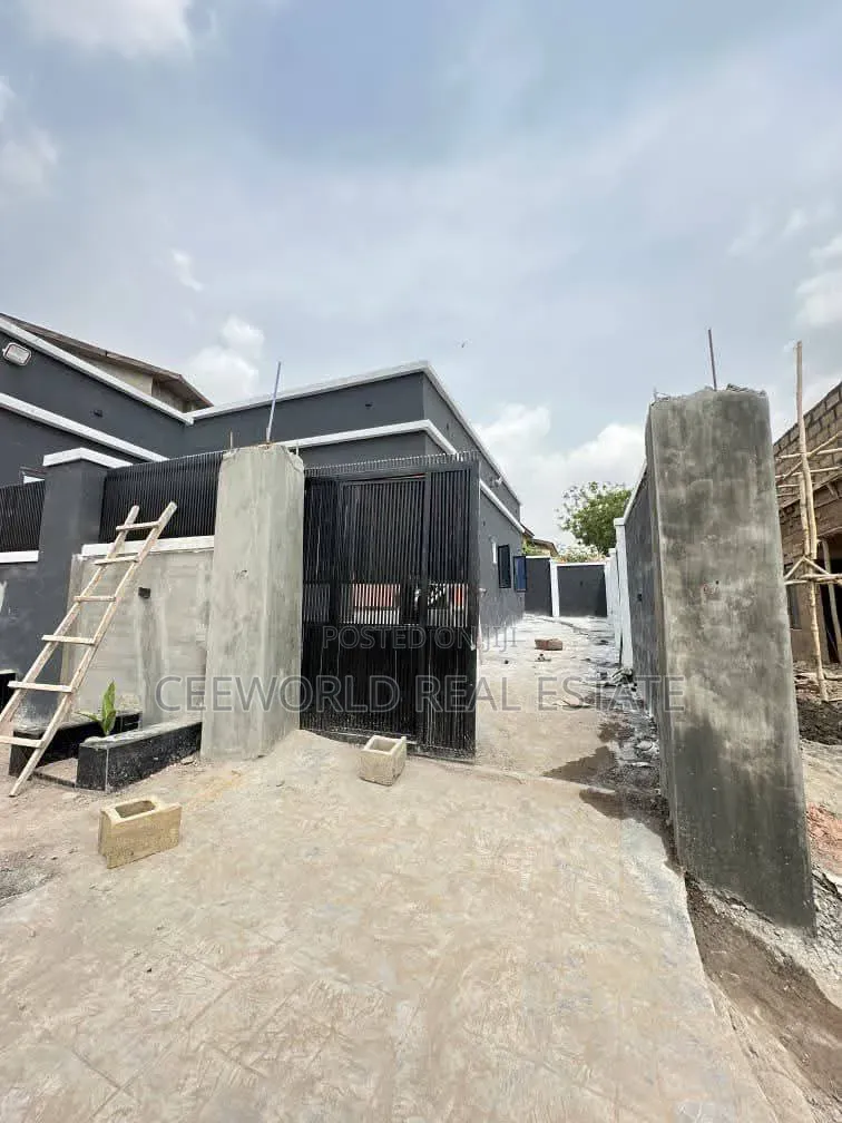3bdrm Bungalow in Foodco Ologuneru for rent in Ologuneru