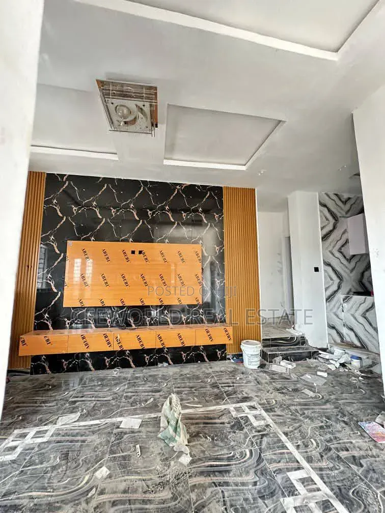 3bdrm Bungalow in Foodco Ologuneru for rent in Ologuneru