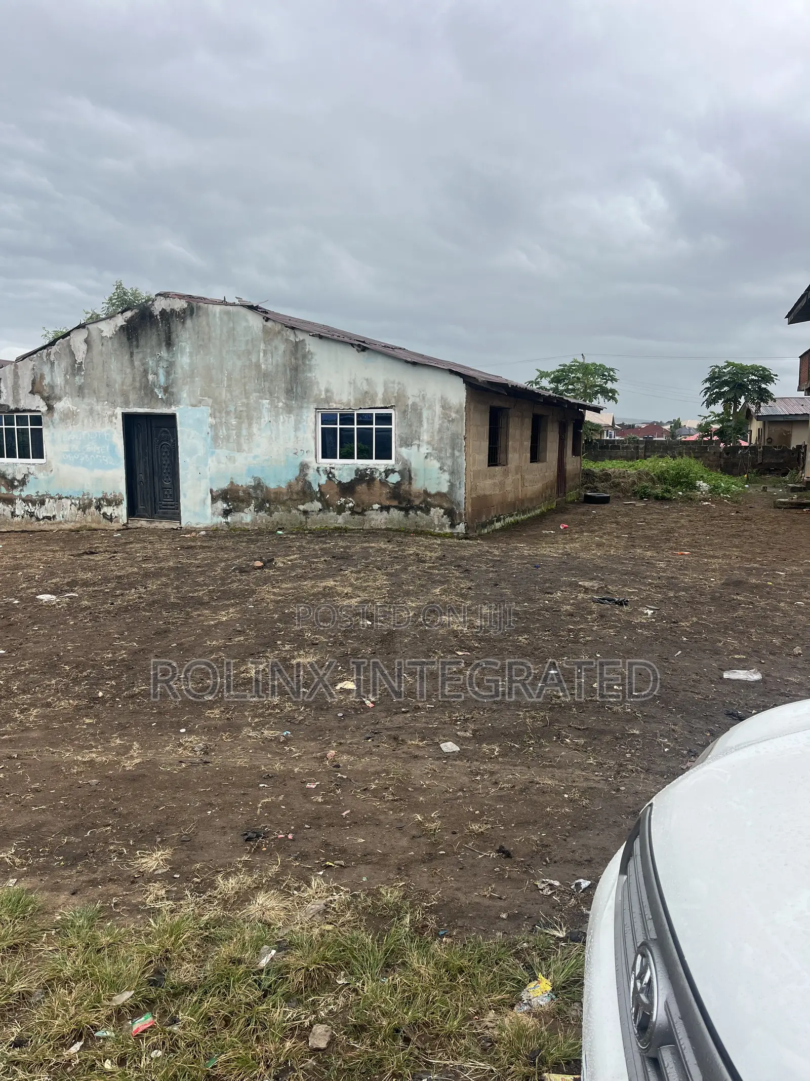 Demolish-Able Structure on a 545sqm of Land in Akala Express