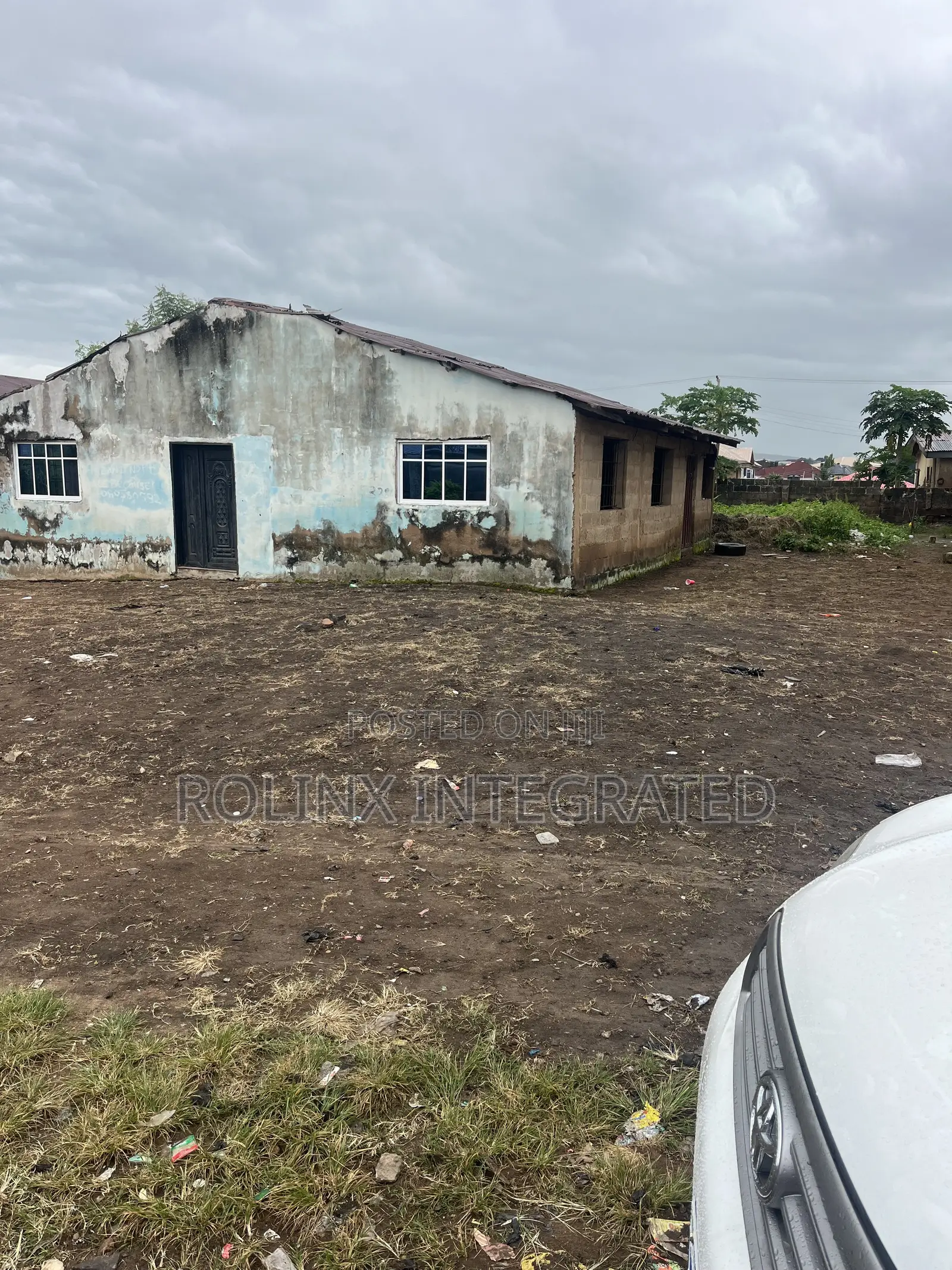 Demolish-Able Structure on a 545sqm of Land in Akala Express
