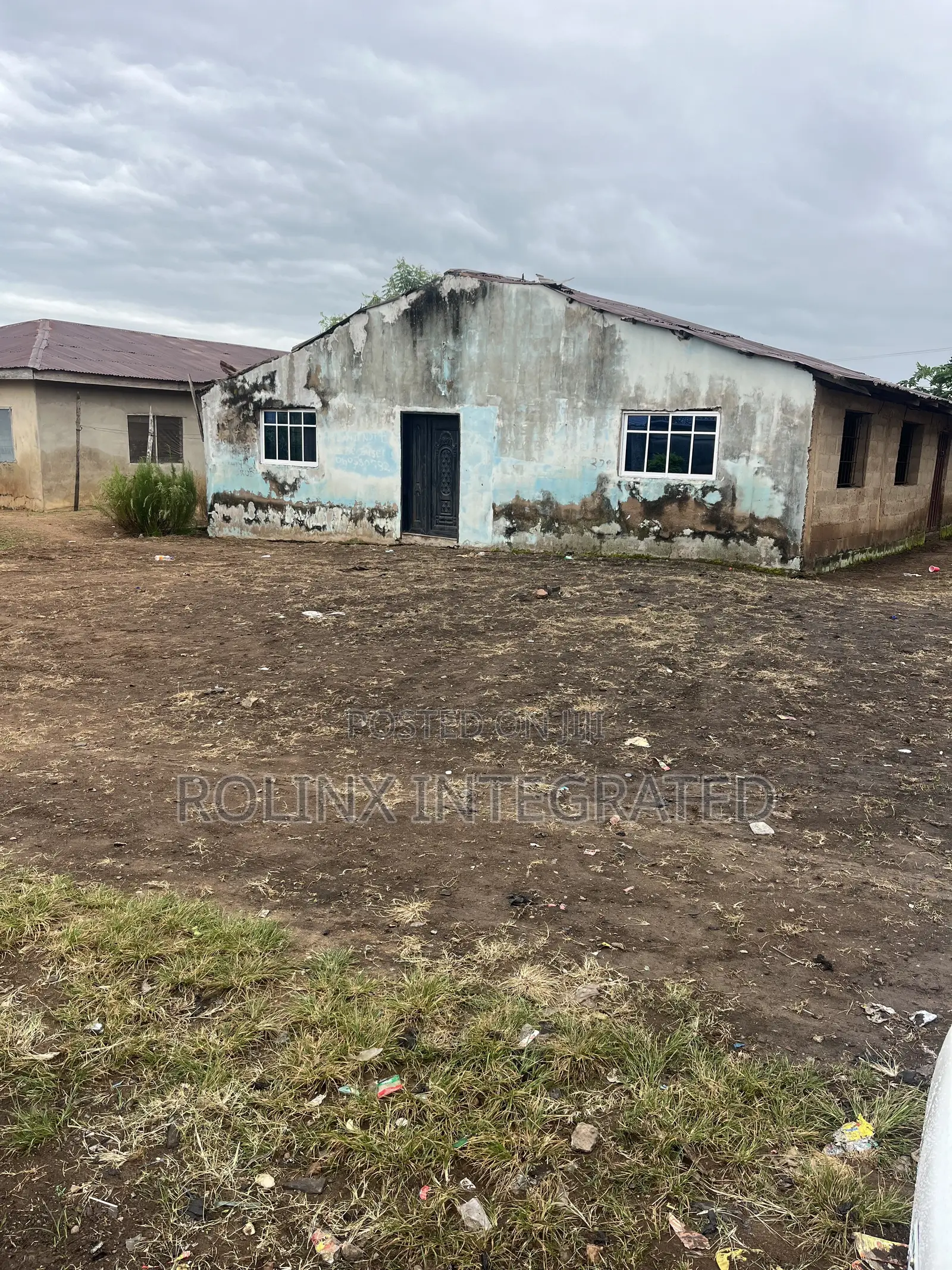 Demolish-Able Structure on a 545sqm of Land in Akala Express