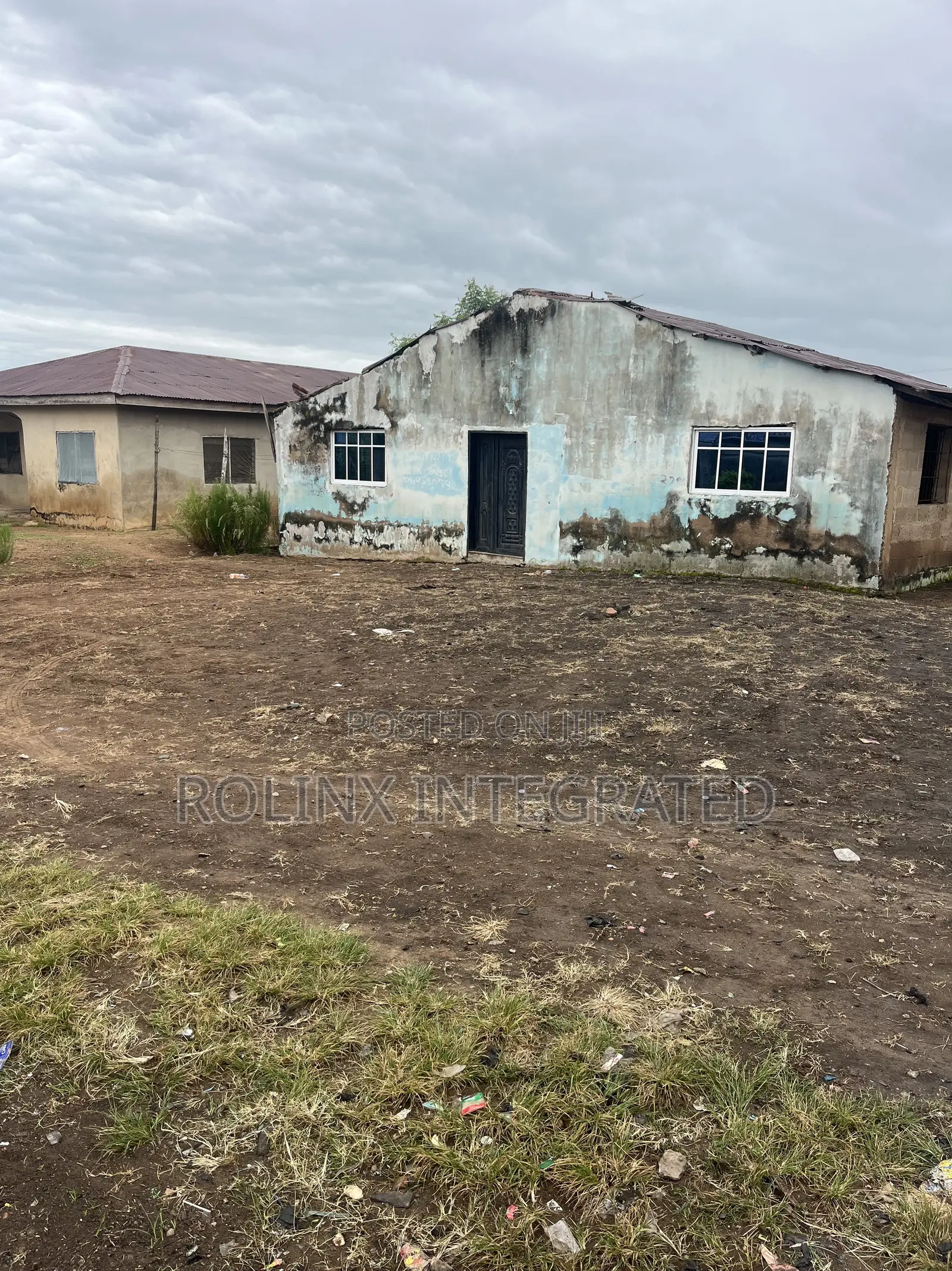 Demolish-Able Structure on a 545sqm of Land in Akala Express
