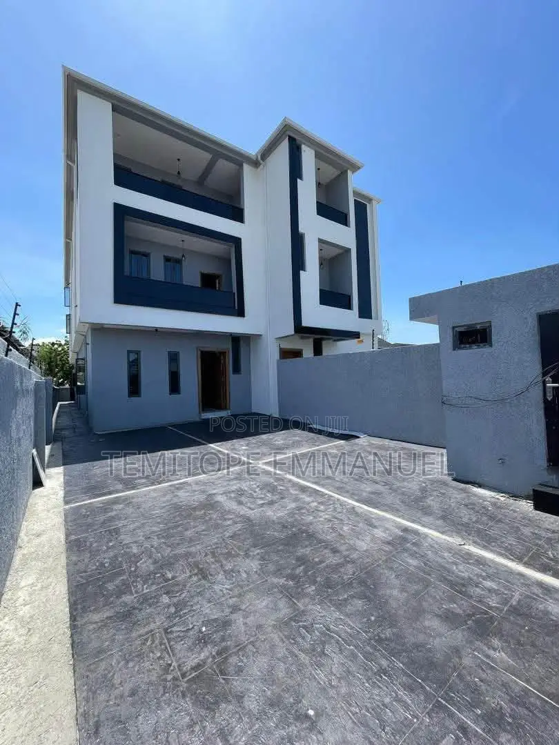 Furnished 4bdrm Duplex in Lekki Phase 1 for sale in Lekki Phase 1