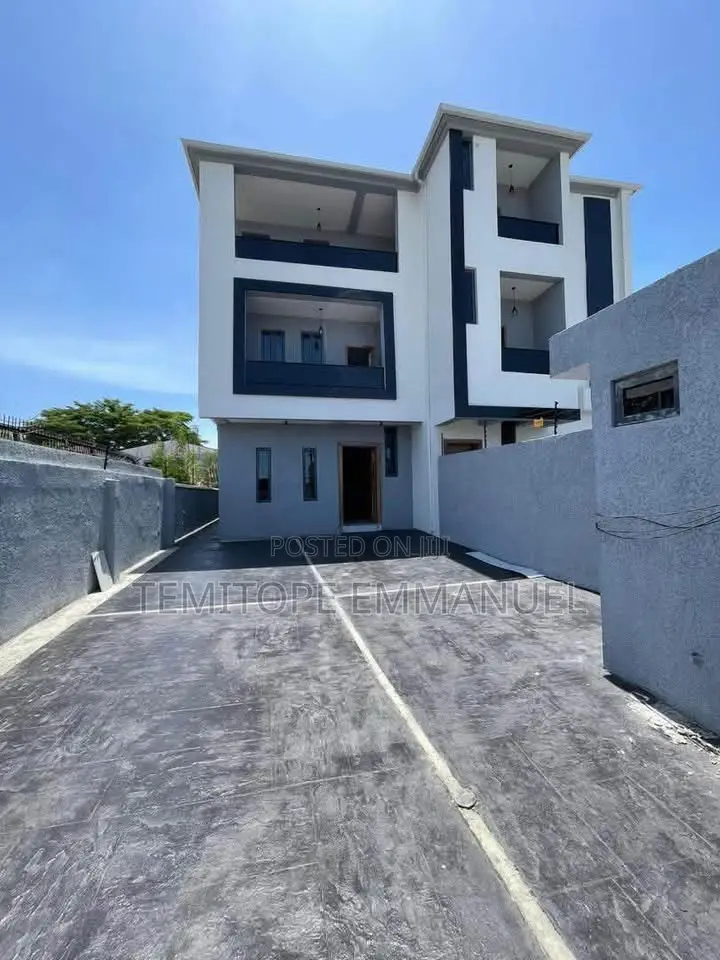 Furnished 4bdrm Duplex in Lekki Phase 1 for sale in Lekki Phase 1