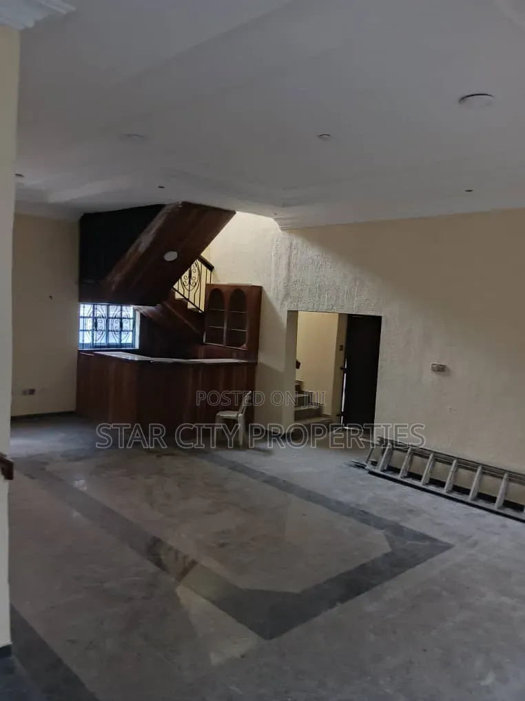 6bdrm Duplex in Ikeja Lagos, Adeniyi Jones for rent in Adeniyi Jones