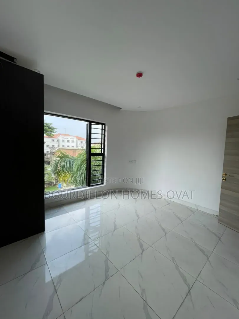 3bdrm Apartment in Lekk Phase 1 Lagos for sale in Lekki Phase 1