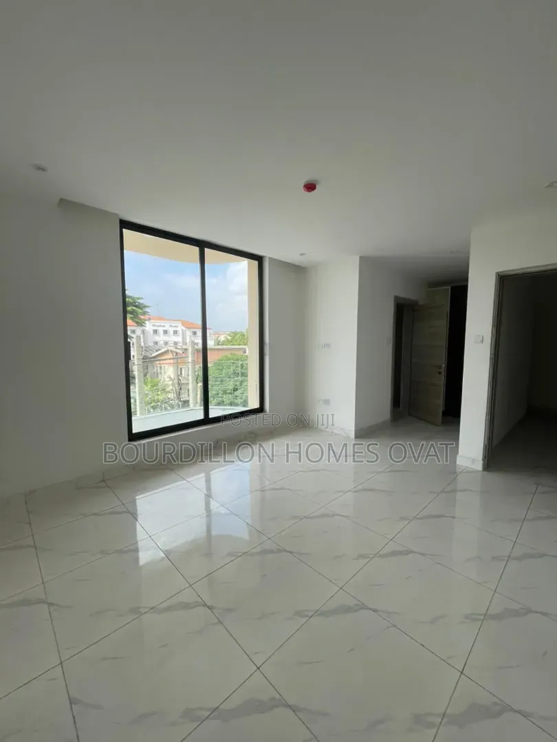3bdrm Apartment in Lekk Phase 1 Lagos for sale in Lekki Phase 1