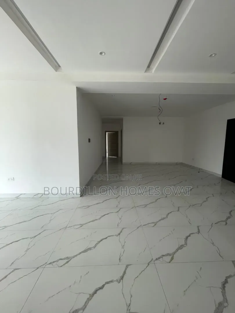 3bdrm Apartment in Lekk Phase 1 Lagos for sale in Lekki Phase 1