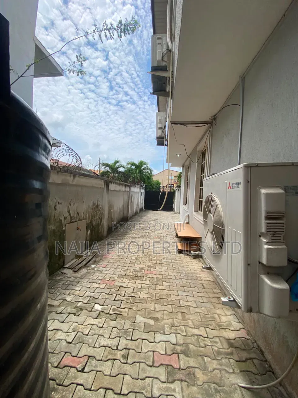 3bdrm Duplex in Off Ladipo Omotosho, Lekki Phase 1 for rent in Lekki Phase 1