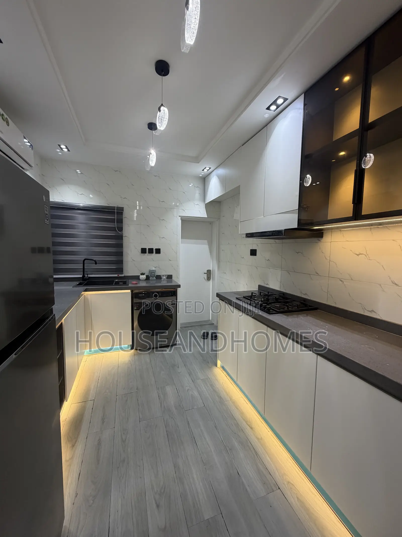 Furnished 3bdrm Apartment in Lekki Phase 1 for sale in Lekki Phase 1