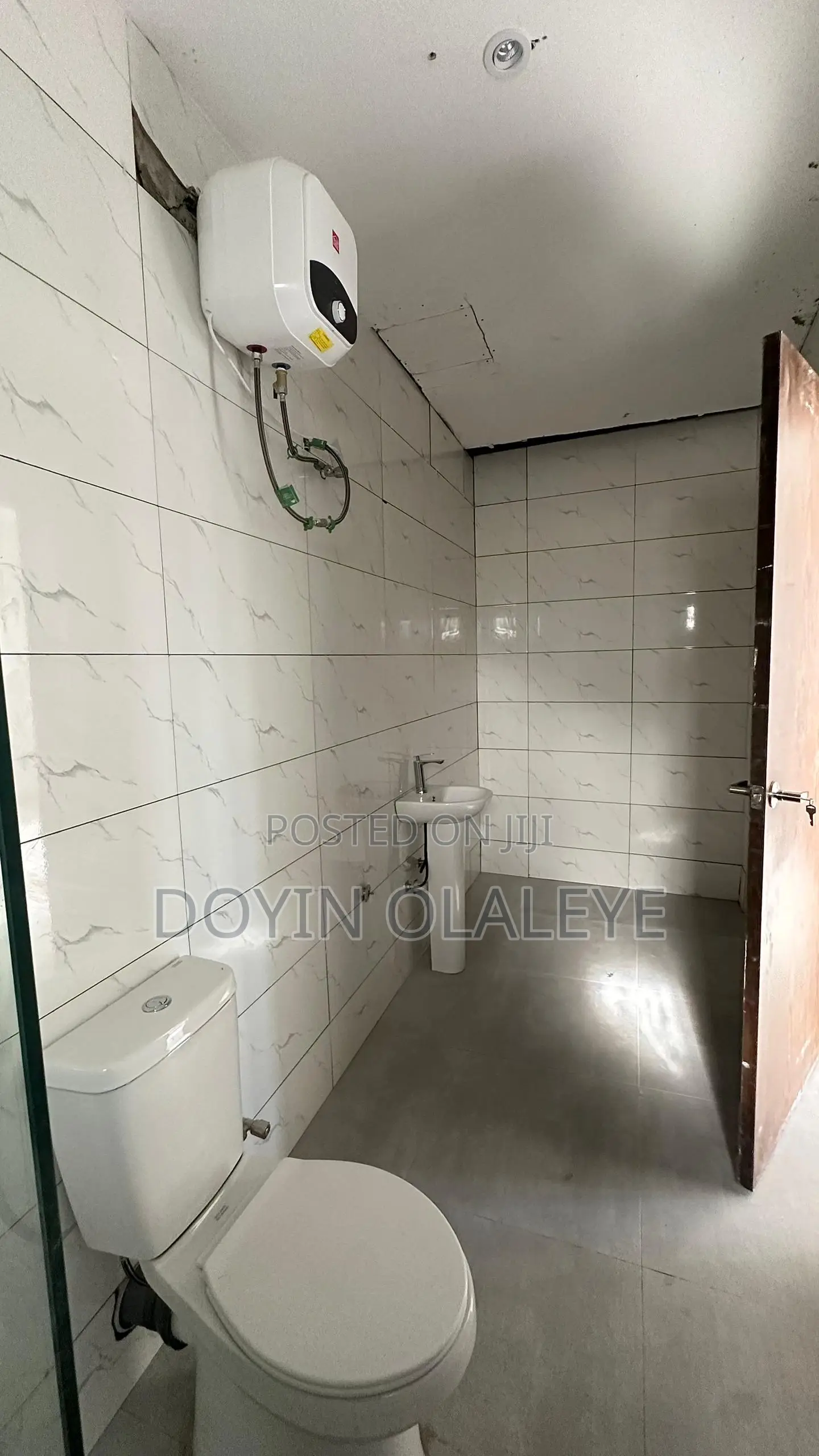 3bdrm Penthouse in Ikota for sale in Ikota