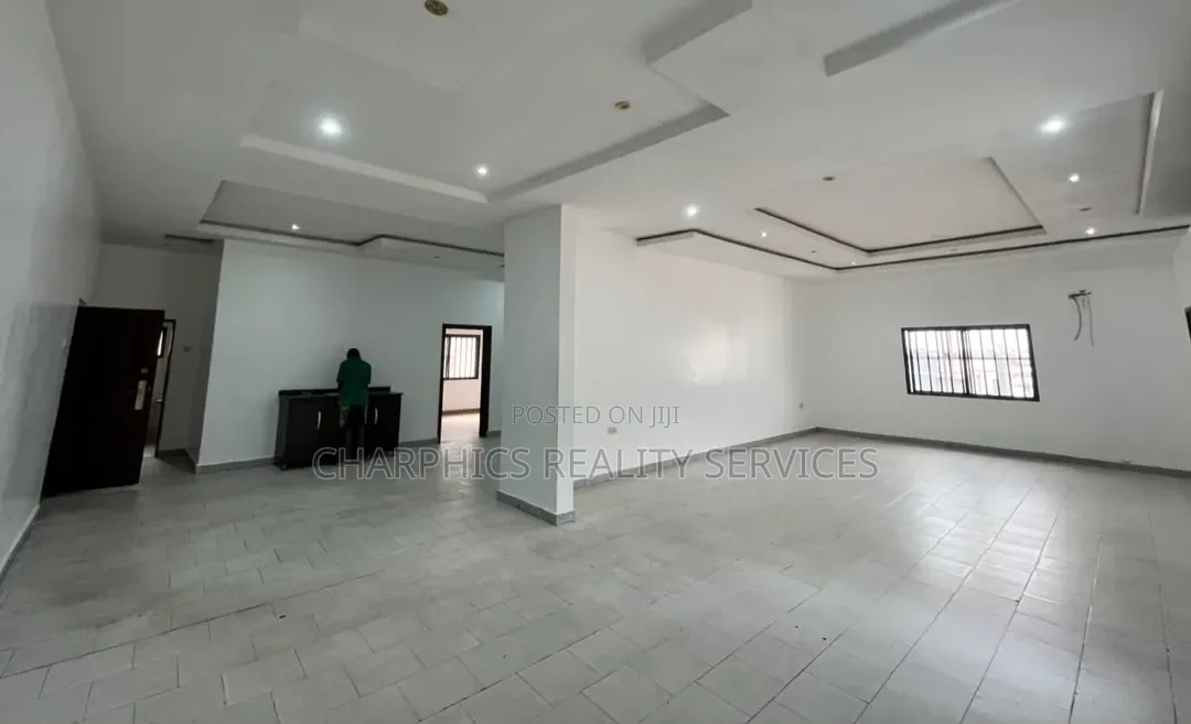 9 Bedroom Commercial Space CMD Road in GRA Phase 2 Shangisha