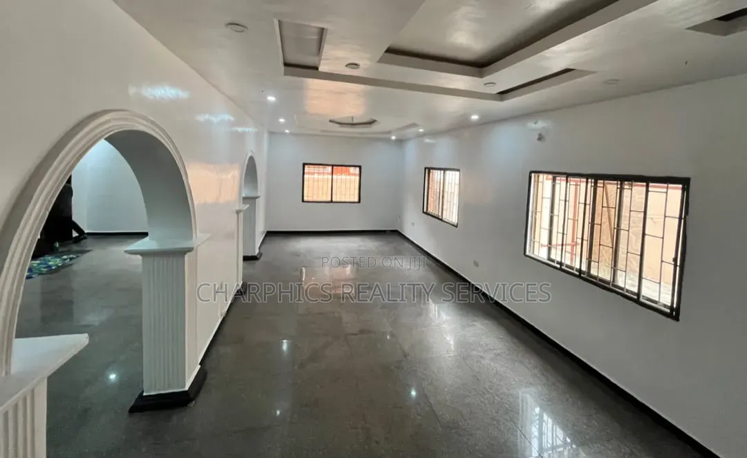 9 Bedroom Commercial Space CMD Road in GRA Phase 2 Shangisha