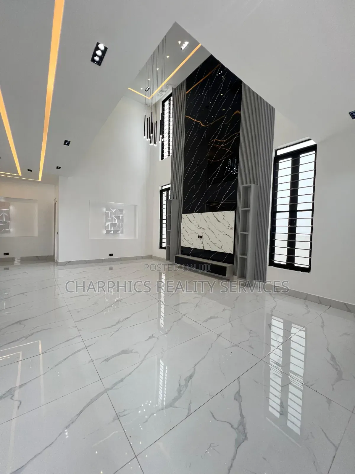 5bdrm Duplex in Chevron for sale in Chevron