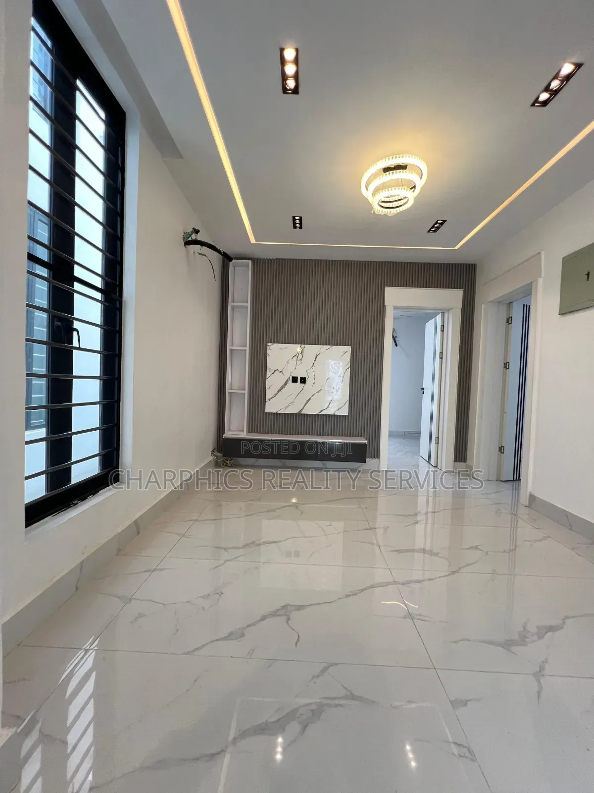 5bdrm Duplex in Chevron for sale in Chevron