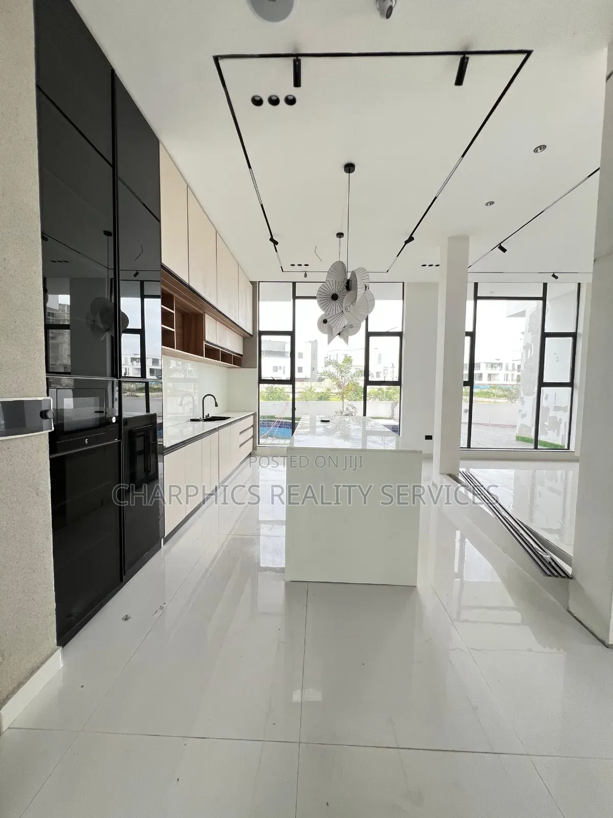 6bdrm Duplex in Osapa london for sale in Osapa london