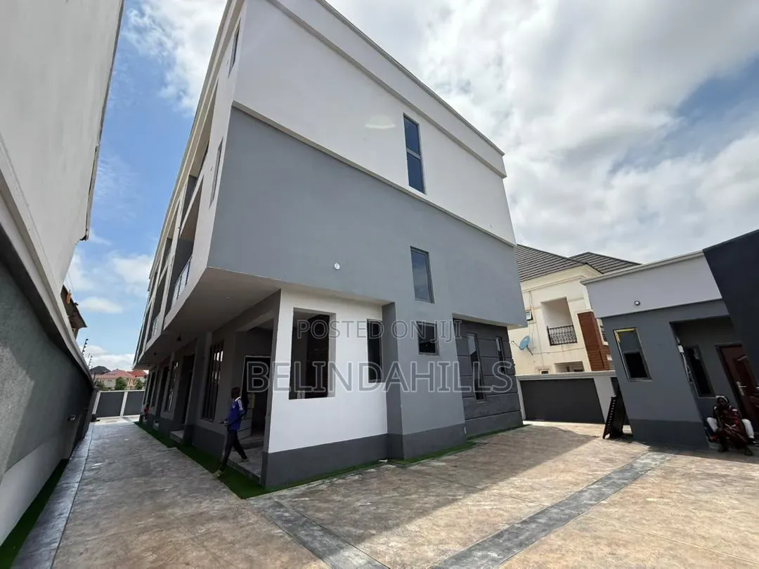 4bdrm Townhouse/Terrace in Apo Resettlement for sale in Apo Resettlement