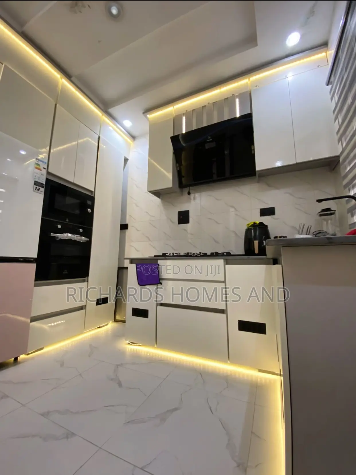 Fully Serviced 2 Bedroom Shortlet Apartment in Lekki in Igbo-efon