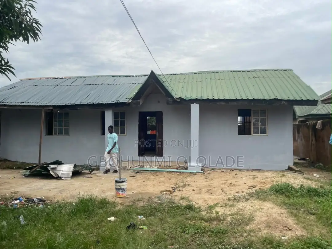 2bdrm Bungalow in Adamo for rent in Adamo