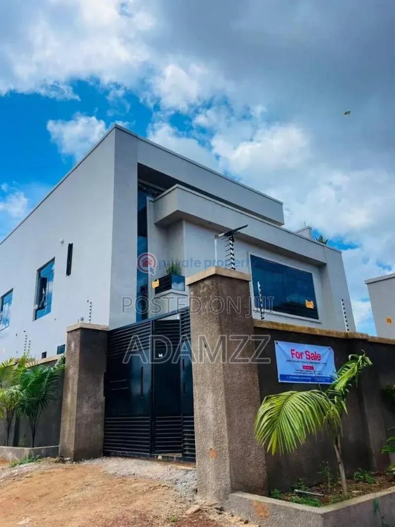5bdrm Duplex in Helui Estate, Enugu for sale in Enugu