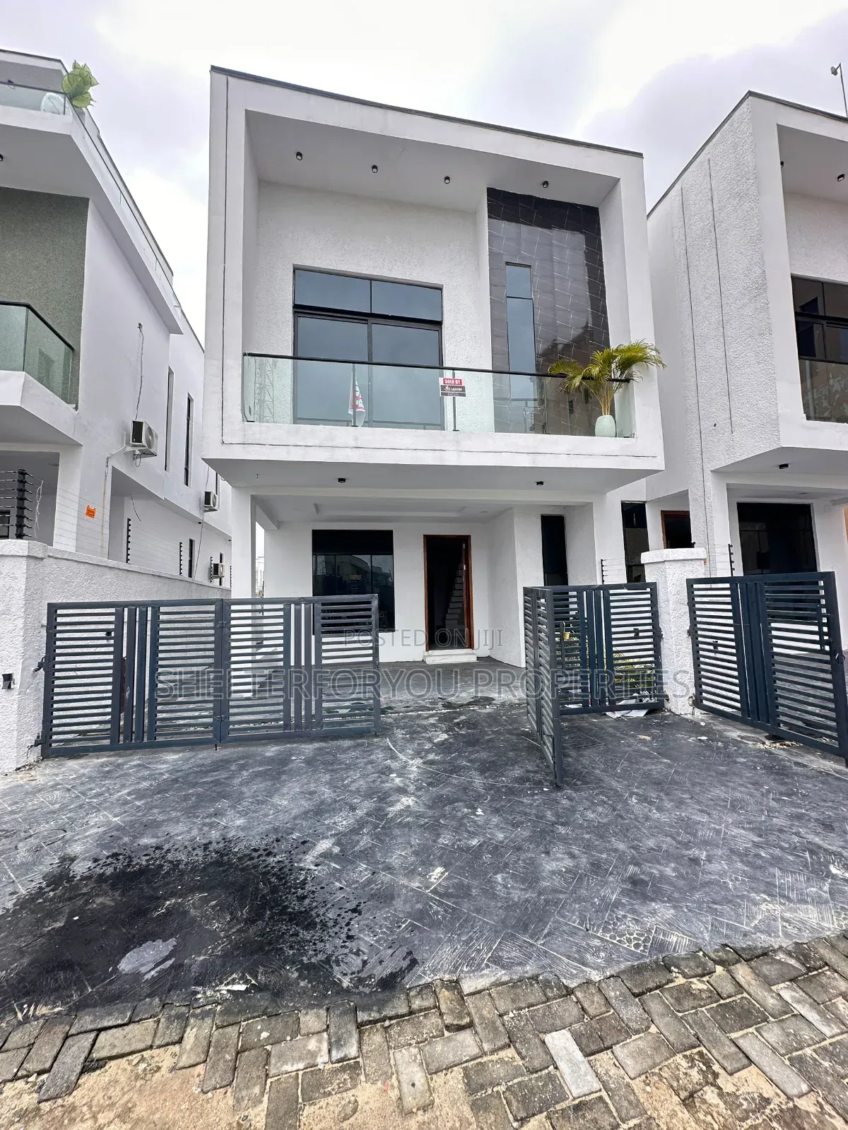4bdrm Duplex in Ikota for rent in Ikota