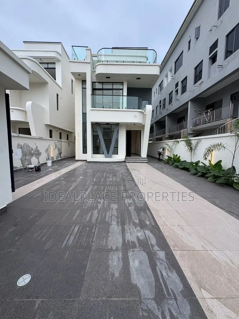 5bdrm Duplex in Lekki Phase 1 for sale in Lekki Phase 1