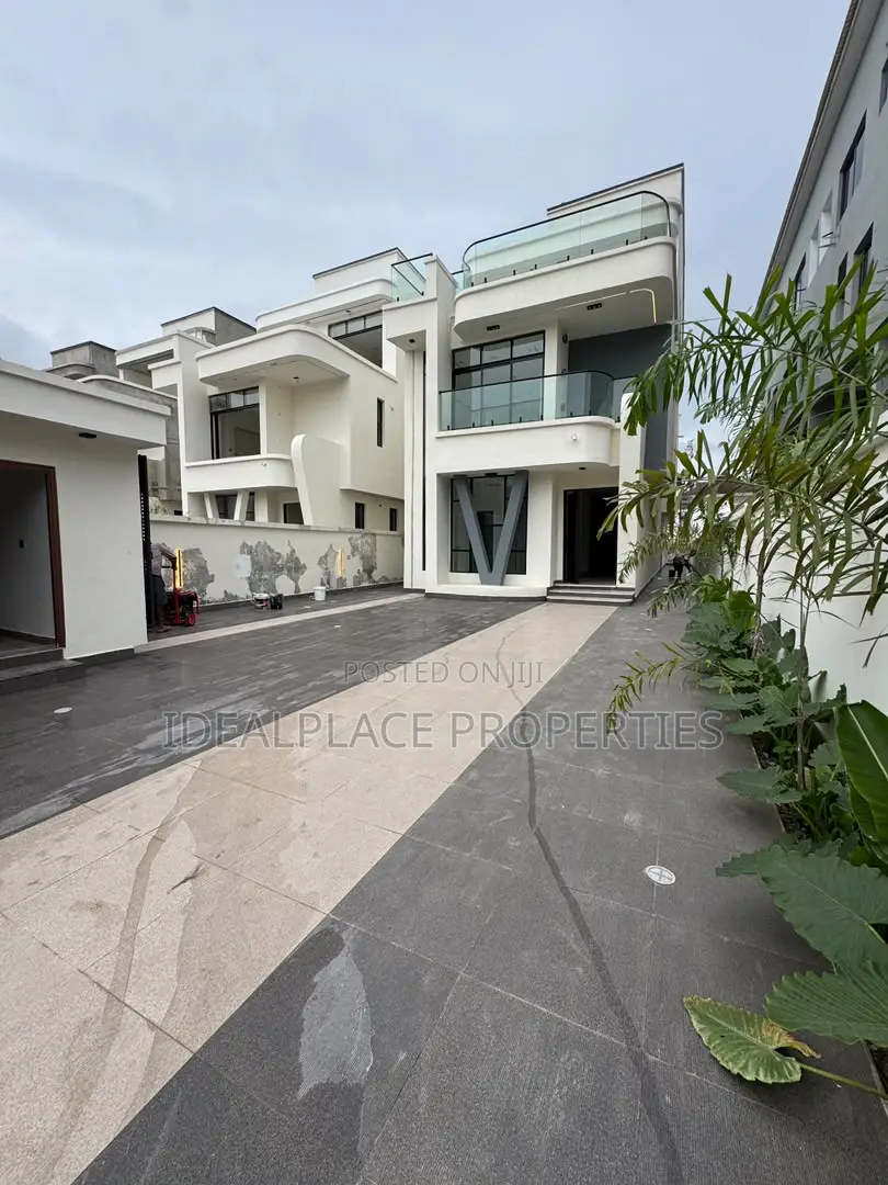 5bdrm Duplex in Lekki Phase 1 for sale in Lekki Phase 1