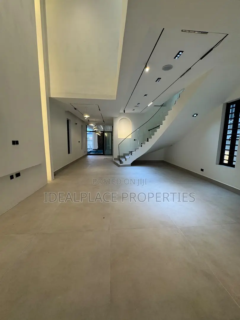 5bdrm Duplex in Lekki Phase 1 for sale in Lekki Phase 1