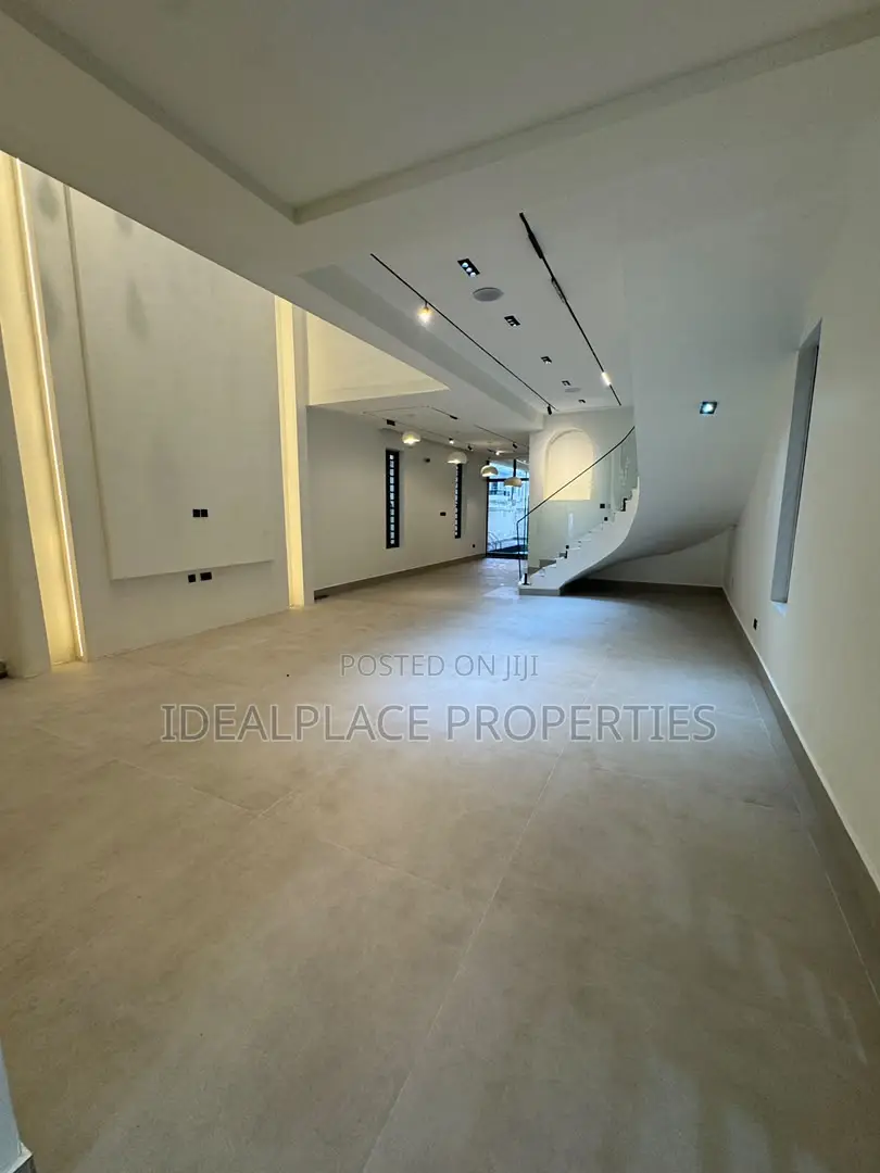 5bdrm Duplex in Lekki Phase 1 for sale in Lekki Phase 1