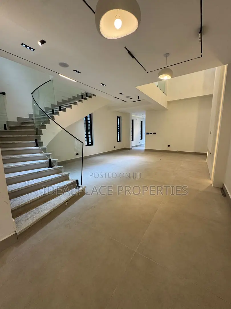 5bdrm Duplex in Lekki Phase 1 for sale in Lekki Phase 1