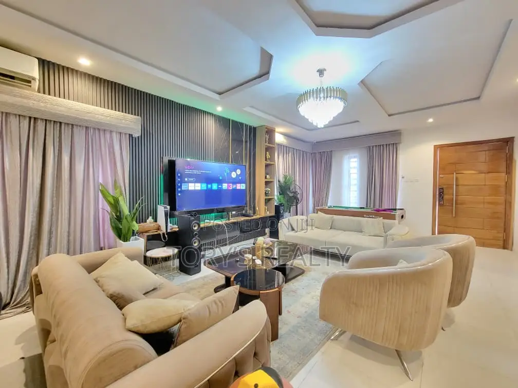 Furnished 4bdrm Duplex in Thomas Estate for sale in Thomas Estate