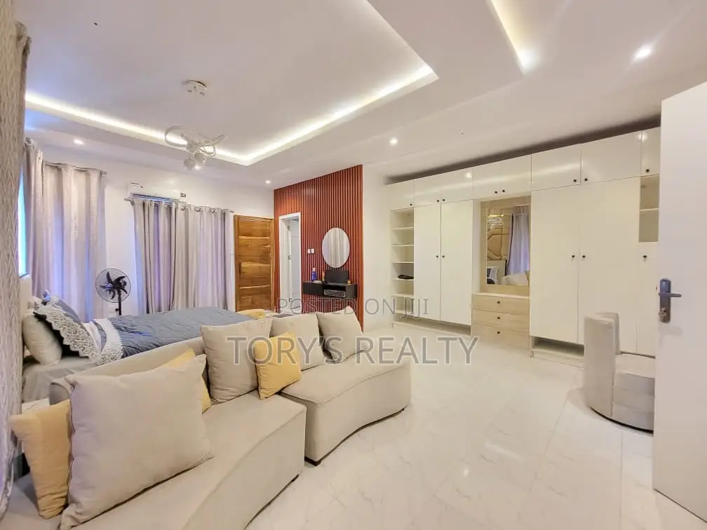 Furnished 4bdrm Duplex in Thomas Estate for sale in Thomas Estate