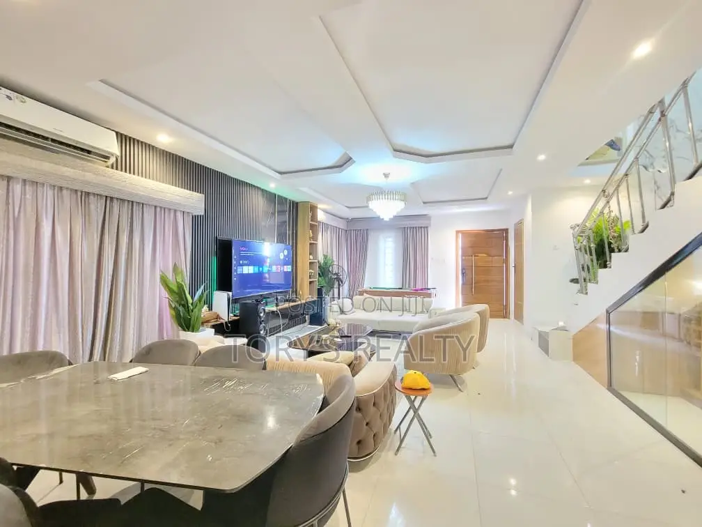 Furnished 4bdrm Duplex in Thomas Estate for sale in Thomas Estate