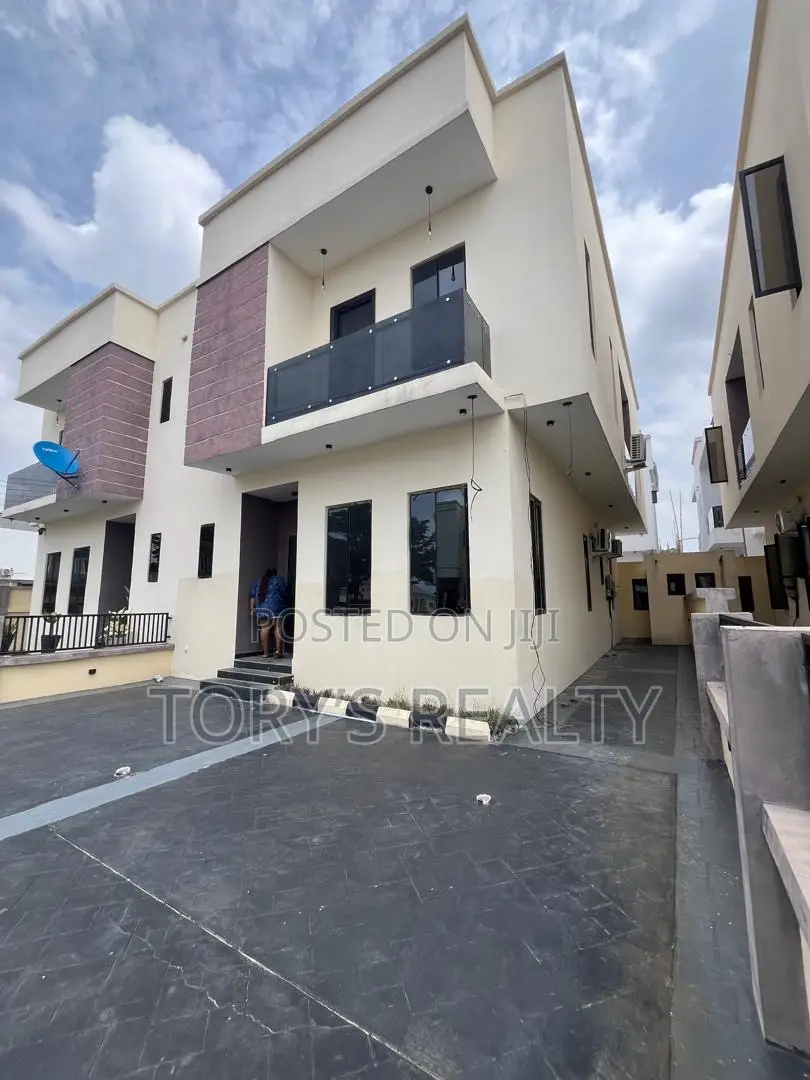 4bdrm Duplex in Sangotedo for sale in Sangotedo